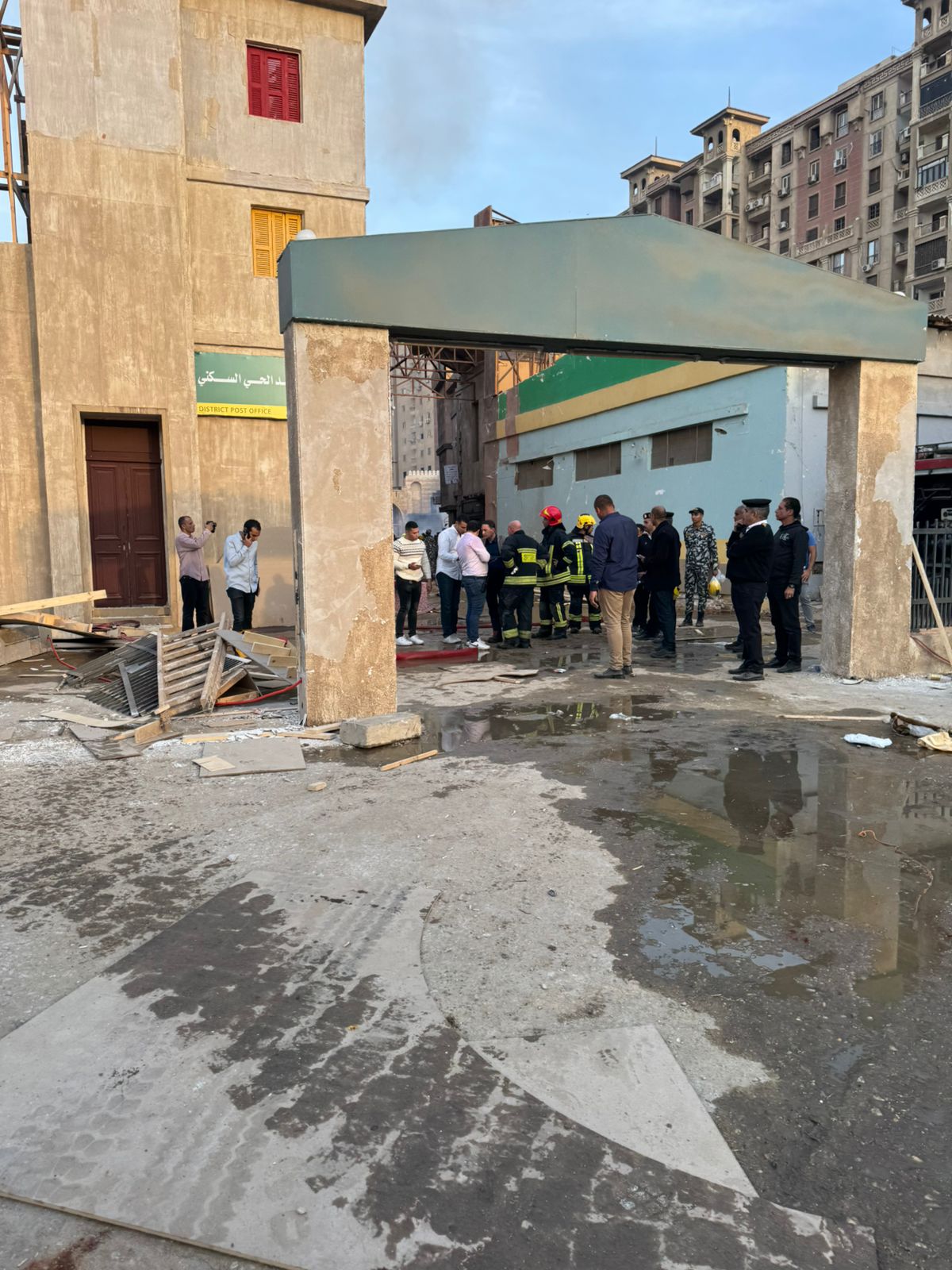 مدير أمن الجيزة ومدير المباحث يتابعان السيطرة على حريق ستديو مصر