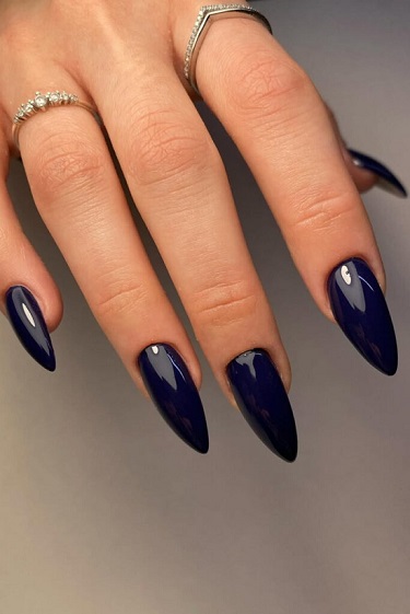 مانيكير كحلي غامق