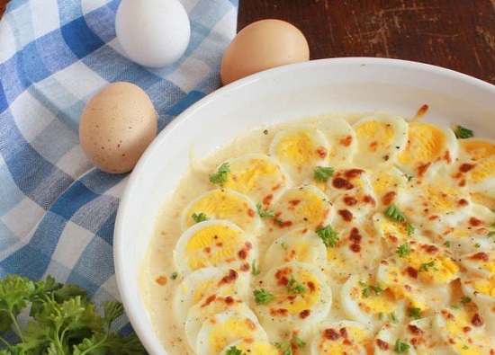 بيض مسلوق بالجبنة بيض مسلوق بالجبنة