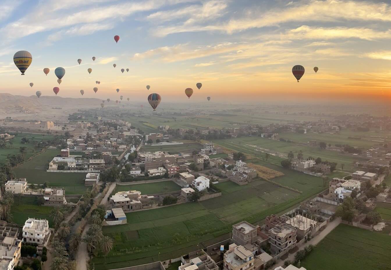 تحليق 1700 سائح أجنبى على متن 63 رحلة بالون طائر