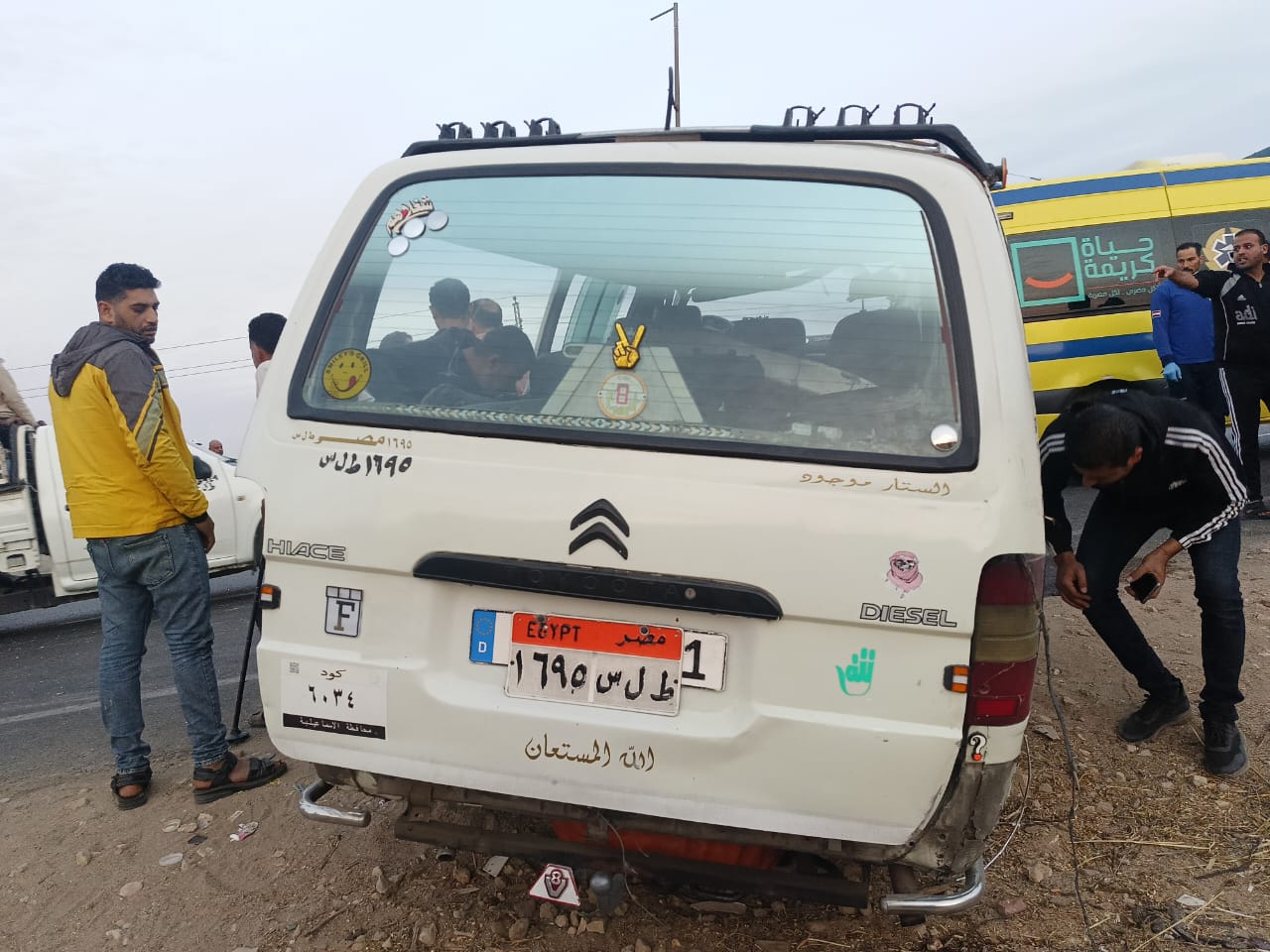 انقلاب ميكروباص على طريق الصالحية الجديدة الإسماعيلية  (3)