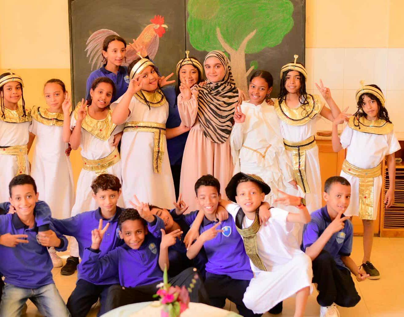 أطفال بالزي الفرعونى خلال ندوة حول اكتشاف توت عنخ آمون أطفال بالزي الفرعونى خلال ندوة حول اكتشاف توت عنخ آمون