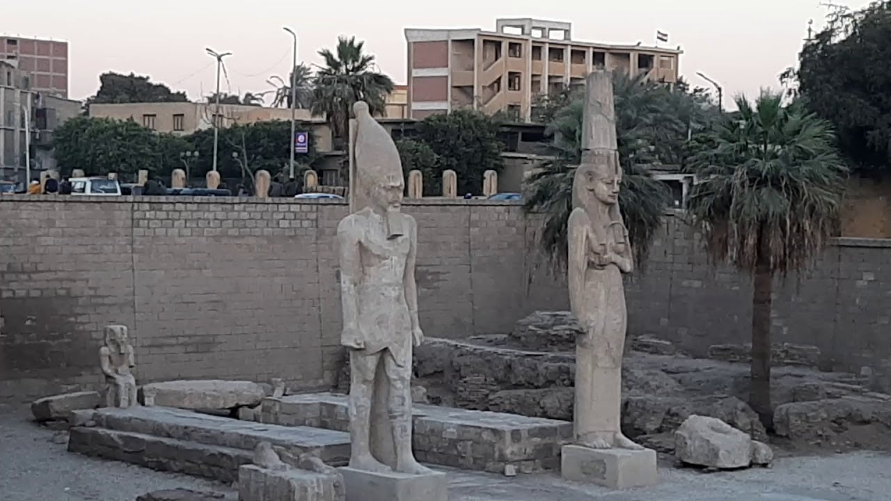 ميرت امون بجوار الملك رمسيس ميرت امون بجوار الملك رمسيس