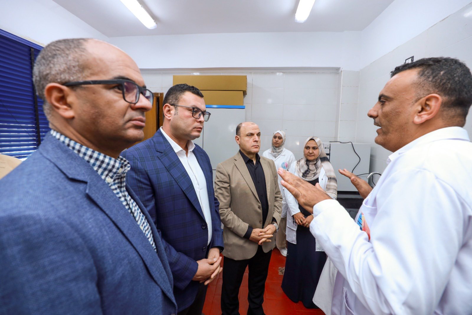 وزير الإسكان ومحافظ كفر الشيخ يستمعان لشرح عن المحطةو ومكوناتها