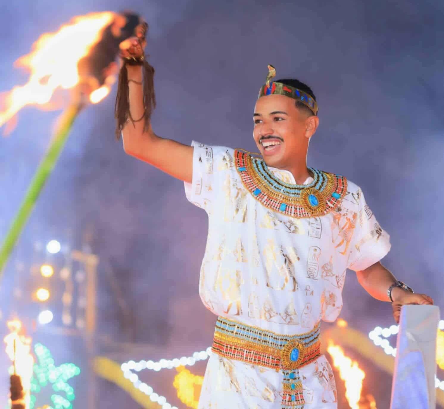 عريس يرتدى زى فرعونى