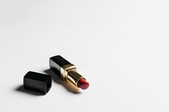 الأحمر الكستنائي روج تريندي في شتاء 2026 الأحمر الكستنائي روج تريندي في شتاء 2026