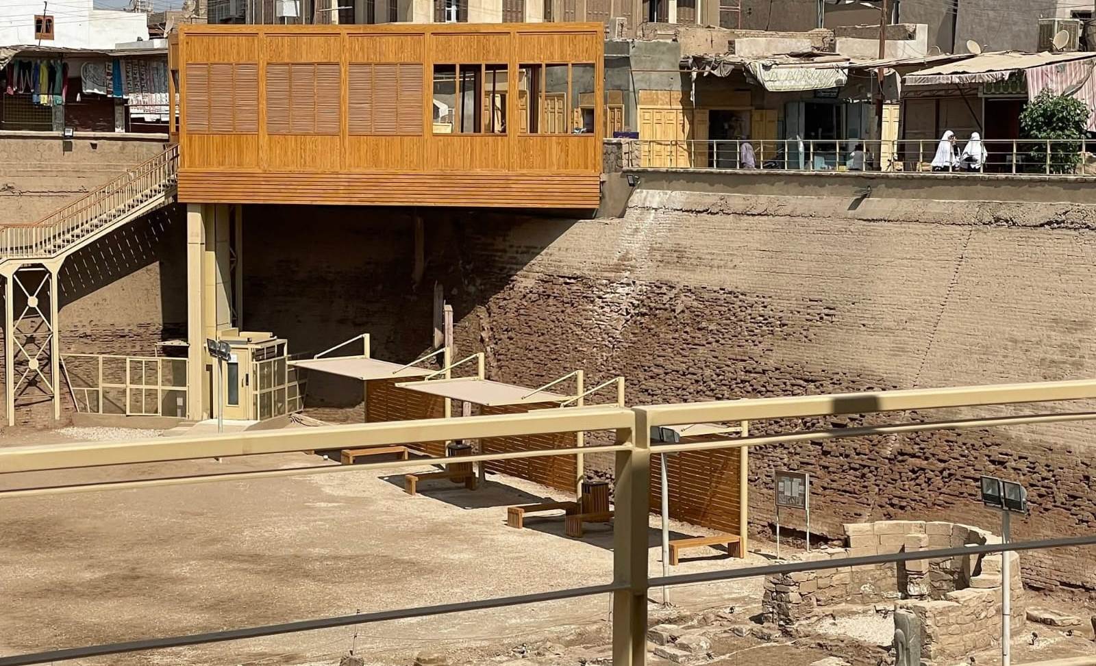 العمل فى تطوير مدخل معبد خنوم التاريخي بإسنا