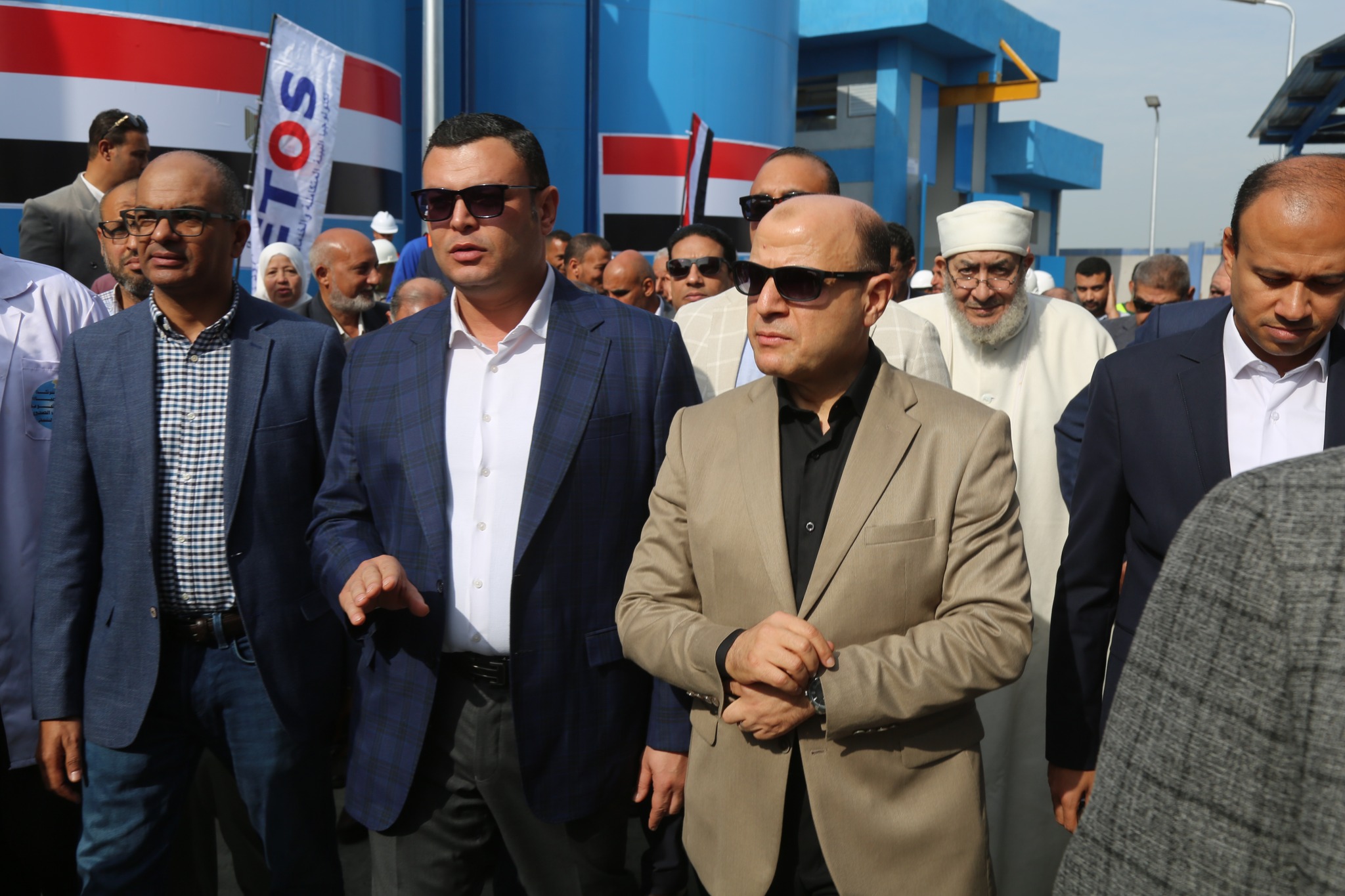 وزير الإسكان ومحافظ كفر الشيخ خلال تفقد المحطة