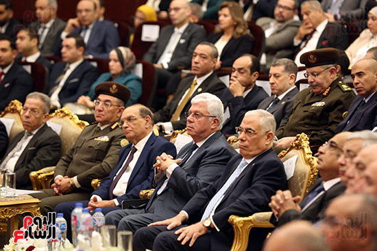 دكتور ايمن عاشور