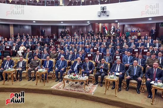 حصور الحلقة النقاشية