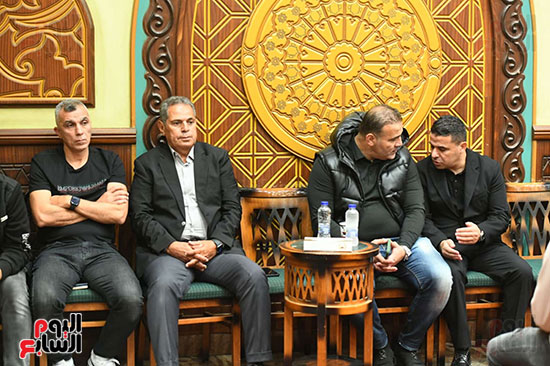 جانب من العززاء جانب من العززاء