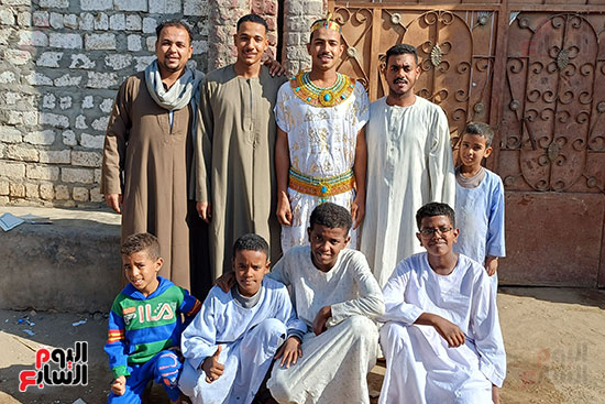 العريس مع أصدقائه