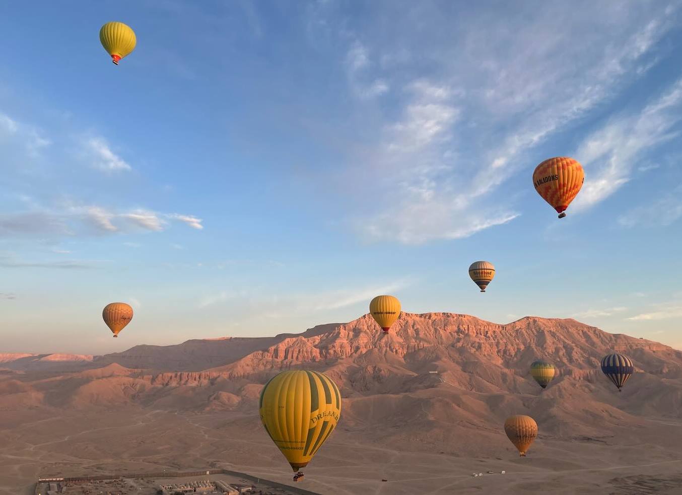 تحليق 1700 سائح أجنبى على متن 63 رحلة بالون طائر بالأقصر