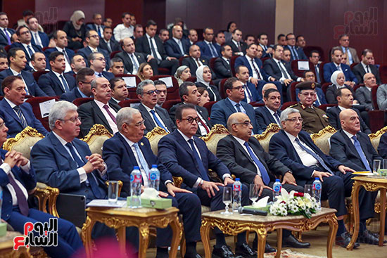 وزير الصحة يتوسط وزير العدل والنائب العام