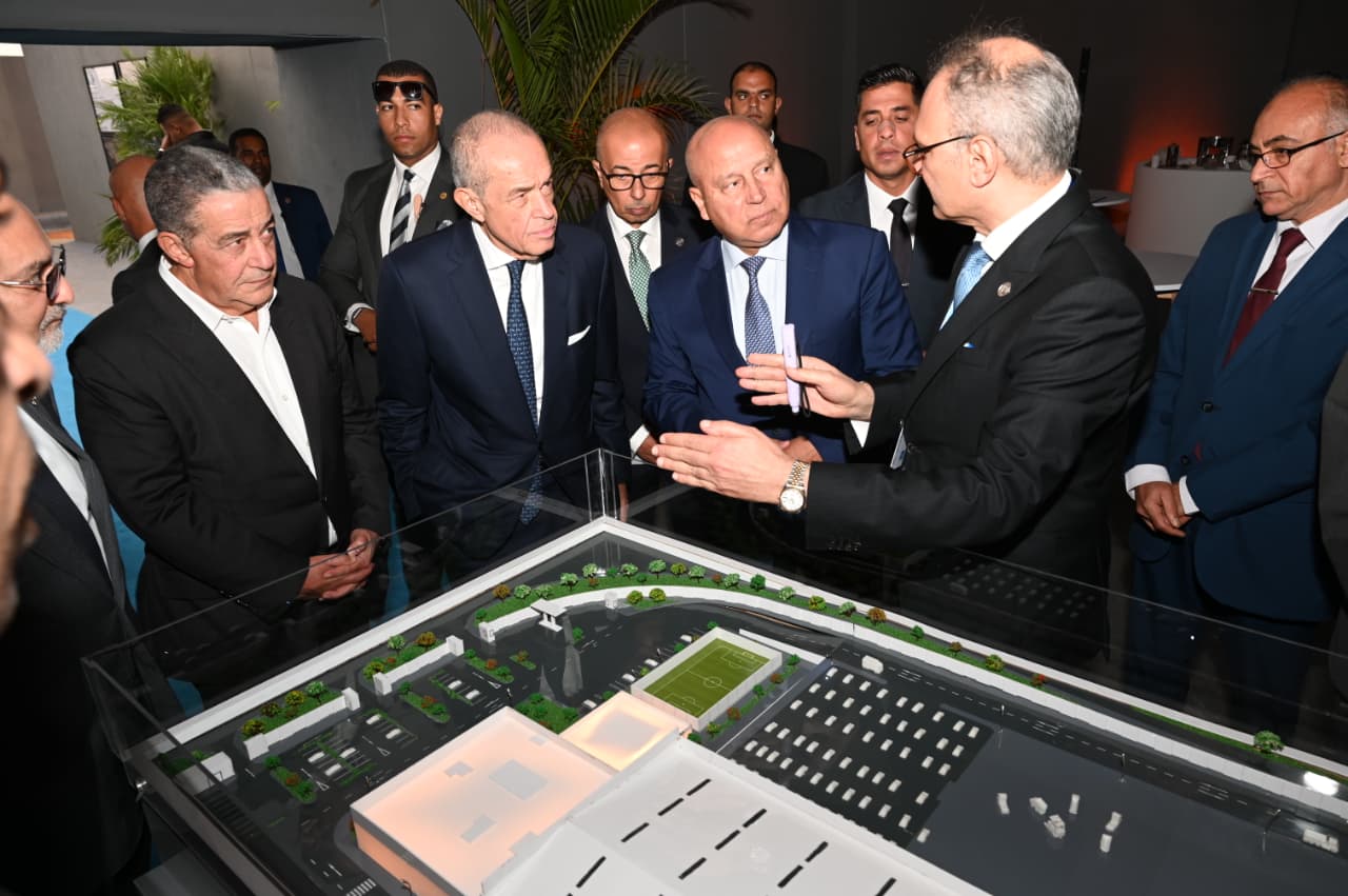 وضع حجر الأساس لمصنع ماك الجديد (5)