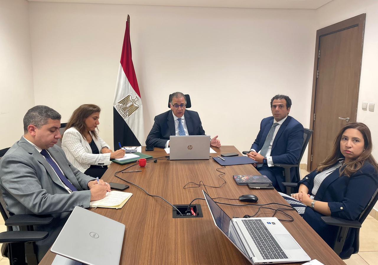 نائب وزير الخارجية يلتقي بمجموعة من الشباب المصريين الدارسين بالخارج