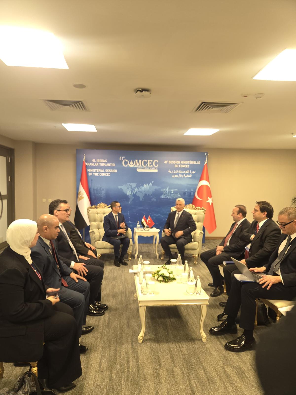 وزير الاستثمار يبحث مع وزير التجارة التركي تعزيز التبادل التجاري  (4)