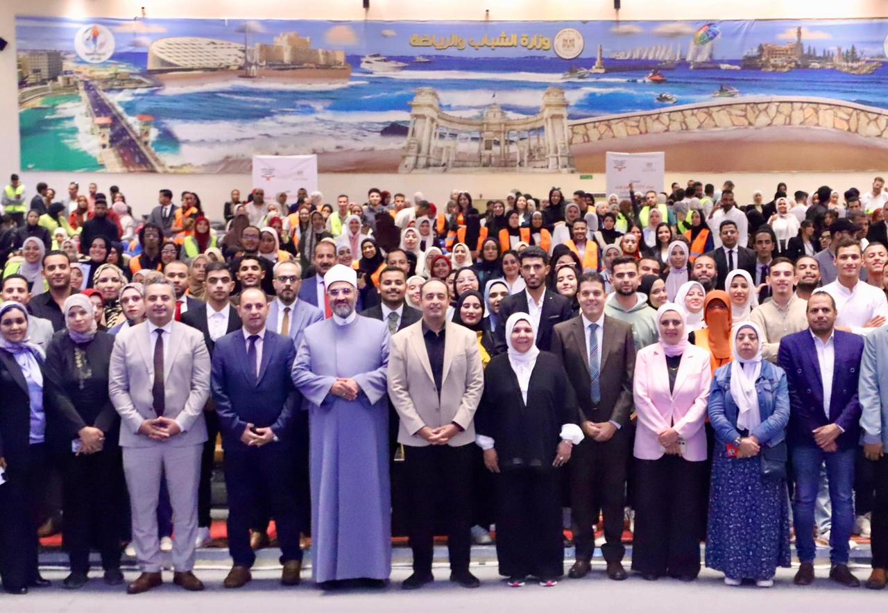 الدكتور عمرو عثمان مدير صندوق مكافحة الإدمان والكاتب الصحفى مدحت وهبه خلال معسكر قوتنا فى شبابنا الدكتور عمرو عثمان مدير صندوق مكافحة الإدمان والكاتب الصحفى مدحت وهبه خلال معسكر قوتنا فى شبابنا