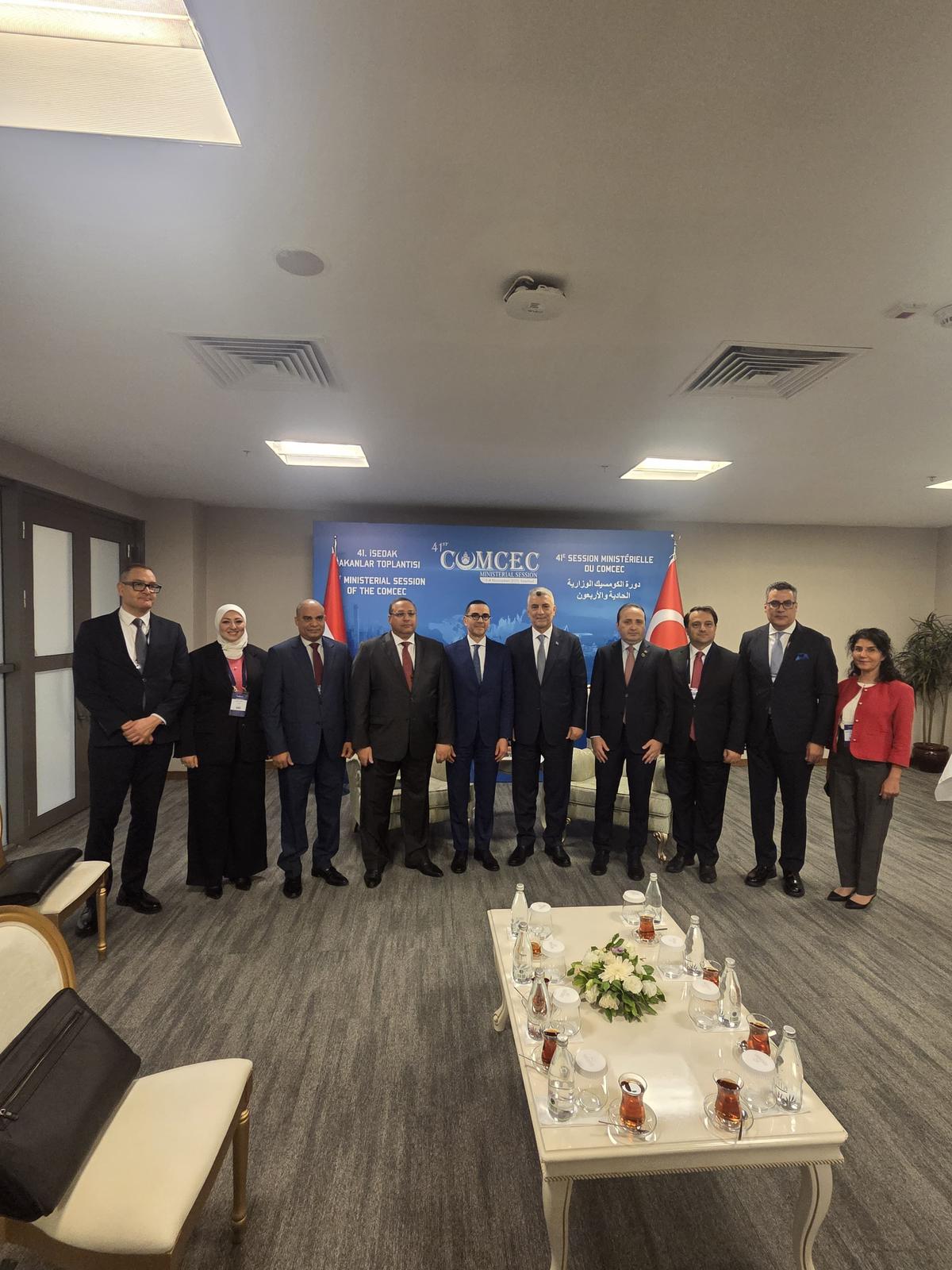 وزير الاستثمار يبحث مع وزير التجارة التركي تعزيز التبادل التجاري  (2)