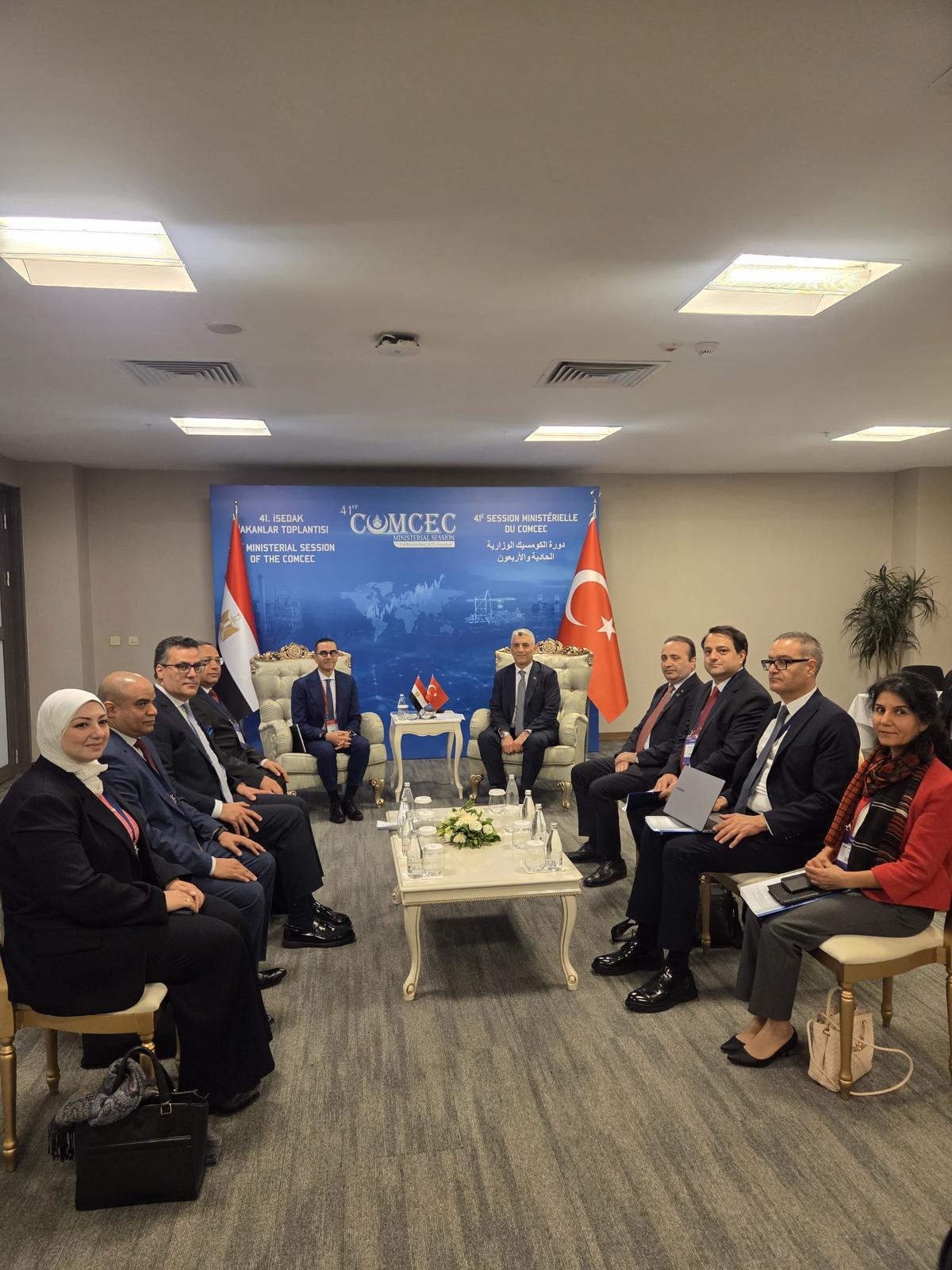وزير الاستثمار يبحث مع وزير التجارة التركي تعزيز التبادل التجاري  (3)