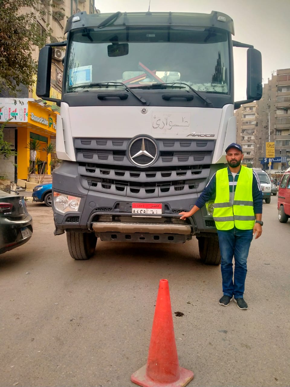 تمركز المعدات في الشوارع تحسبًا لسقوط أمطار