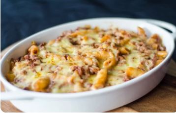 طاجن مكرونة بالبصل وقطع الدجاج