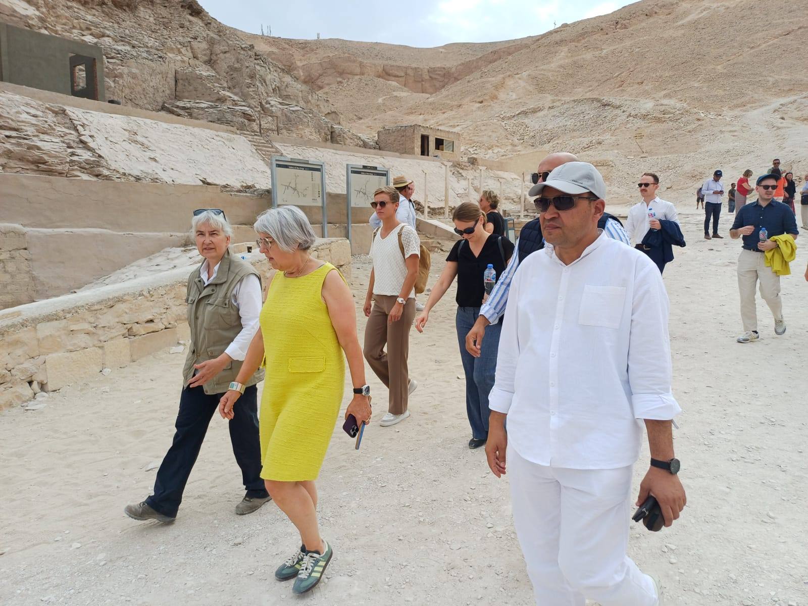 المستشارة الفيدرالية السويسرية في زيارة للمعالم الأثرية غرب الأقصر المستشارة الفيدرالية السويسرية في زيارة للمعالم الأثرية غرب الأقصر