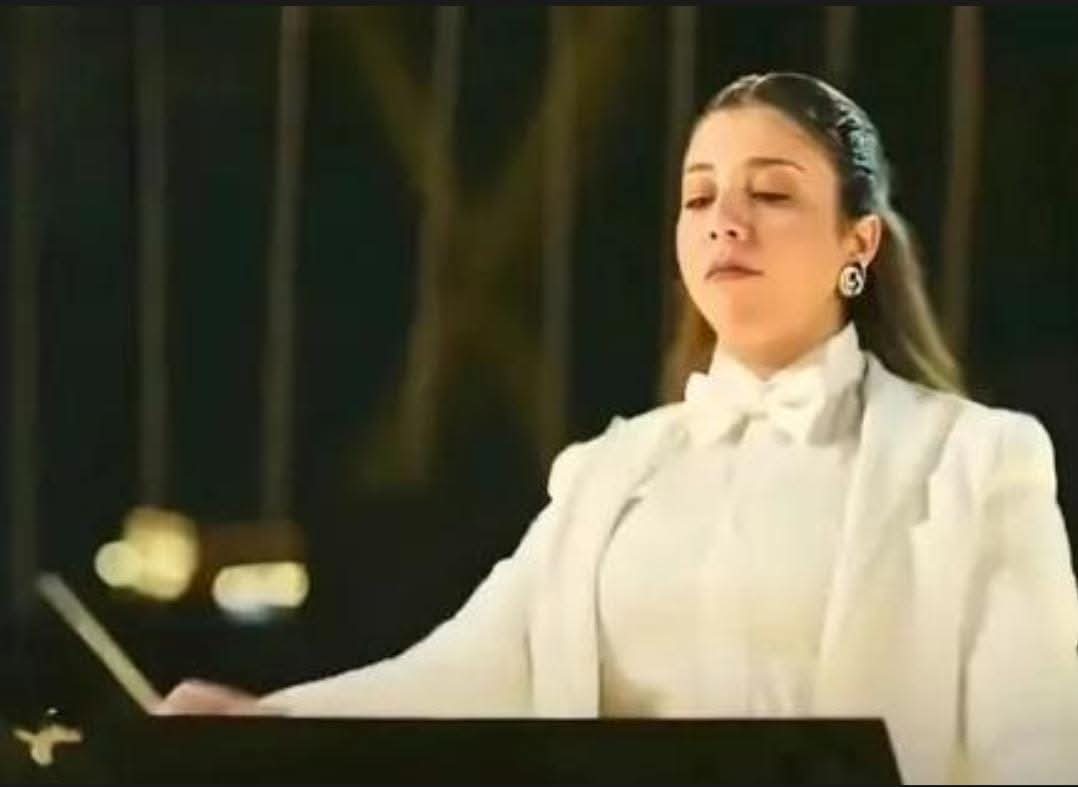 دنيا الدغيدى