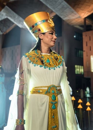 فريدة عثمان بالزي الفرعوني