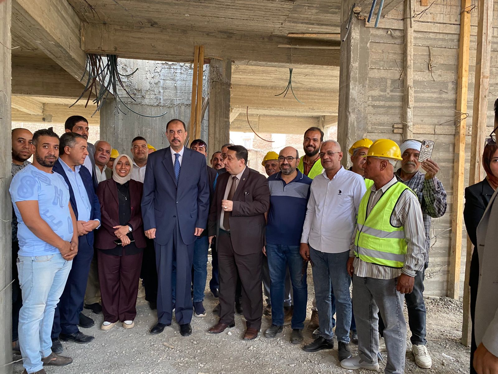 صورة تذكارية بتكتل الأثاث