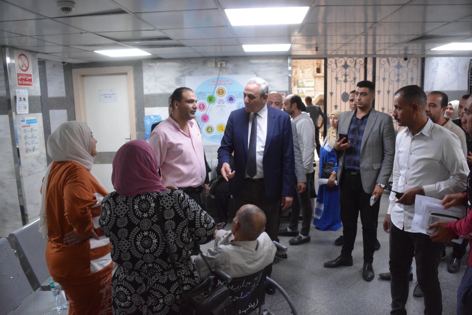 جولة المحافظ بالمجمع الطبي