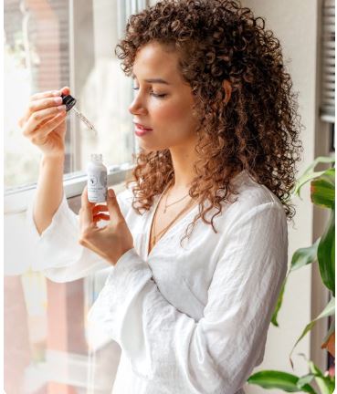 العناية بالشعر  بوضفات طبيعية