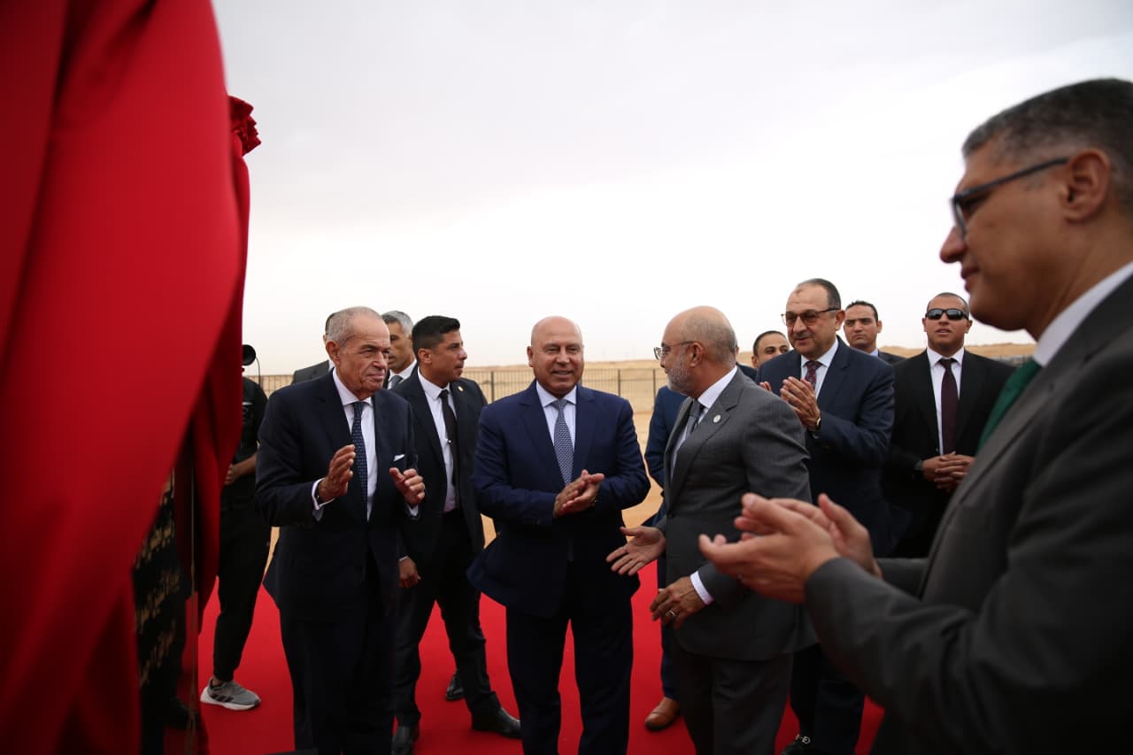 وضع حجر الأساس لمصنع ماك الجديد (4)