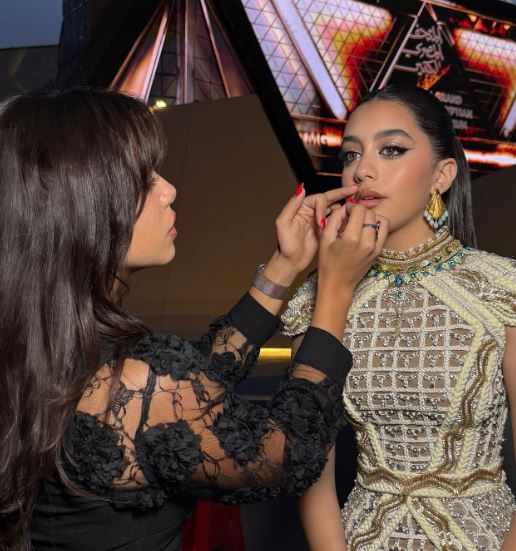 لمسات ايه عبد الحميد في مكياج ياسمينا العبد