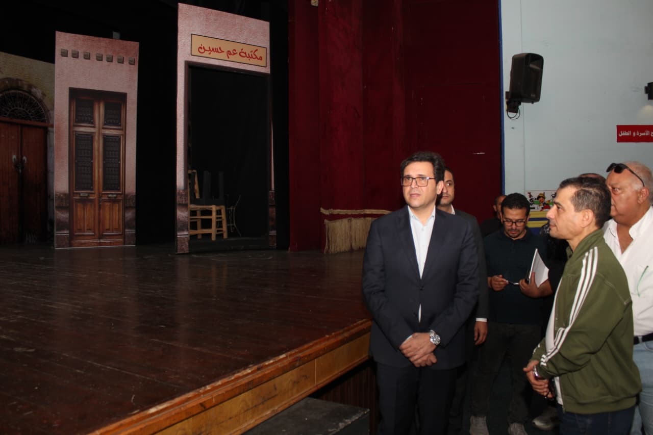 وزير الثقافة في المسرح