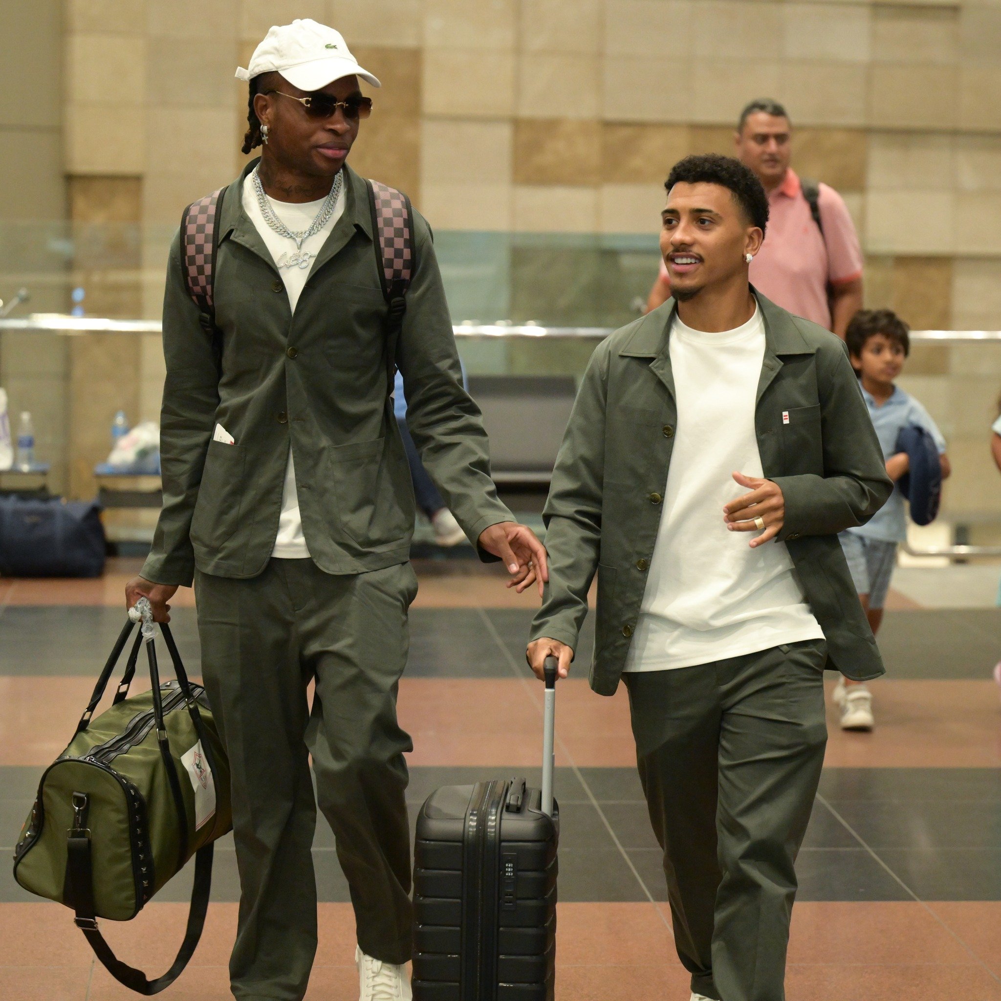 خوان بيزيرا وشيكو بانزا لاعبا الزمالك