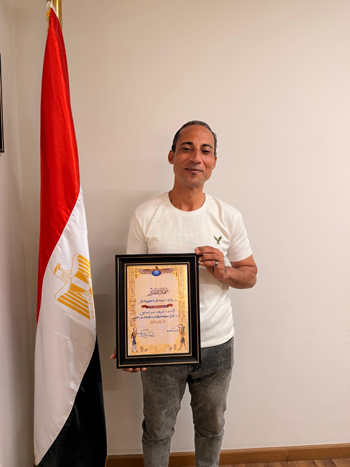 المواطن شريف بدر صاحب واقعة رفع علم دولة ألبانيا من على الأرض (2)