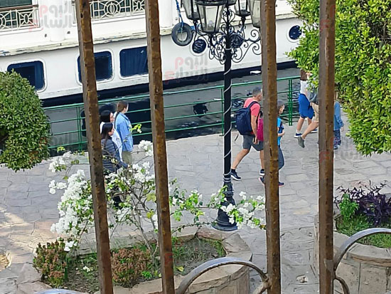 سياح-يقضون-اجازتهم-بمدينة-اسوان