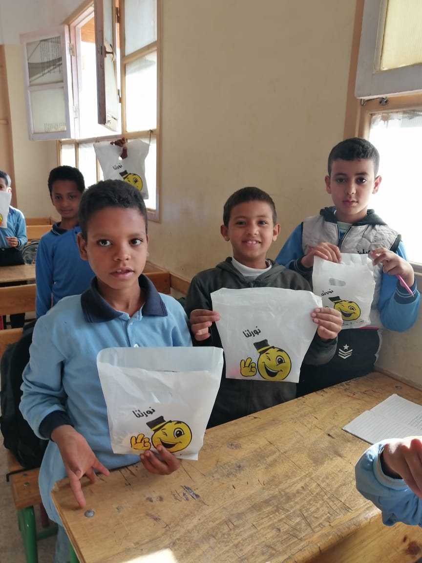 تكريم جميع تلاميذ الفصل سواء المتفوقين تكريمًا لتميزهم وتفوقهم