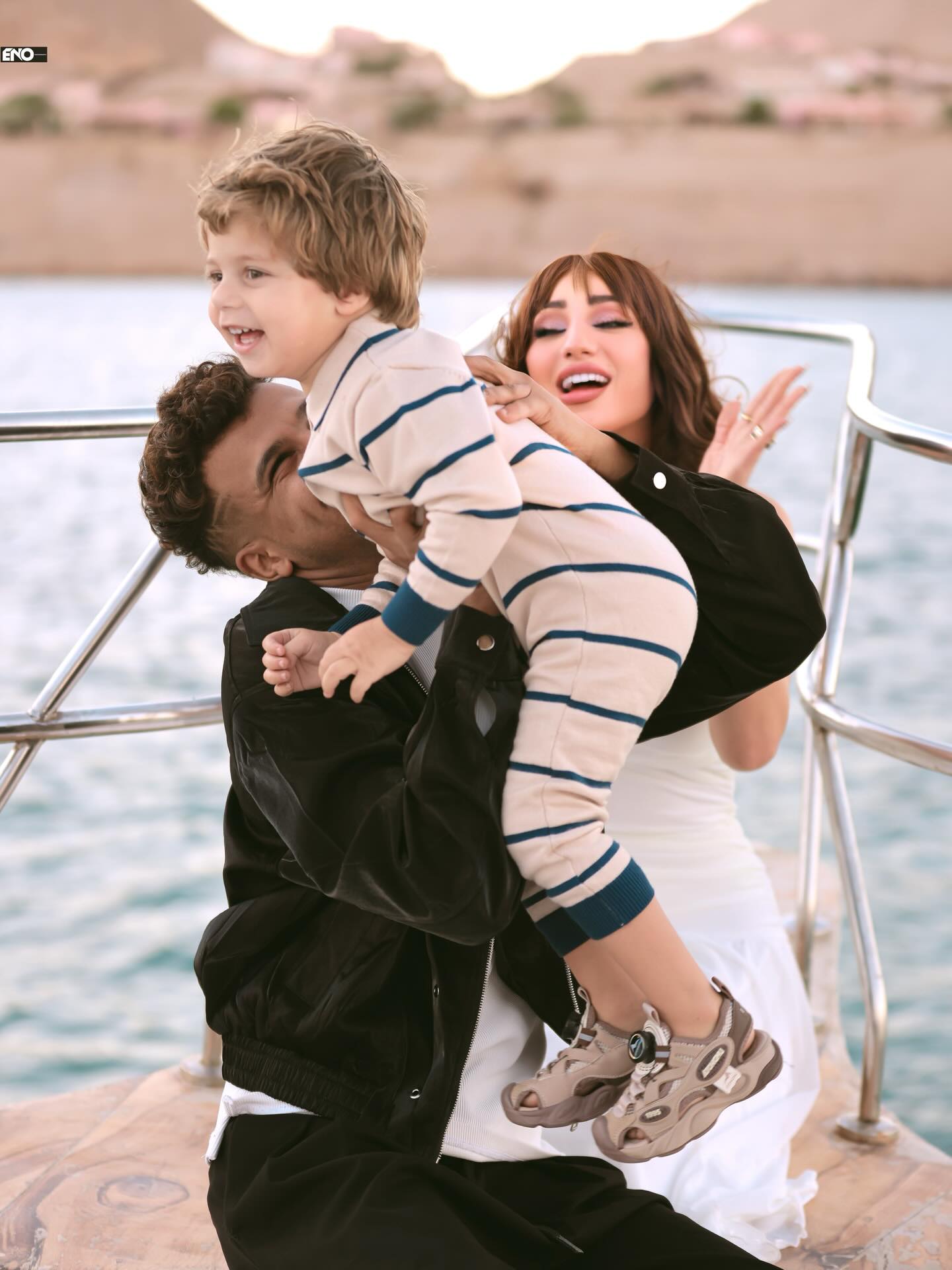 عصام صاصا يمازح ابنه عصام صاصا يمازح ابنه