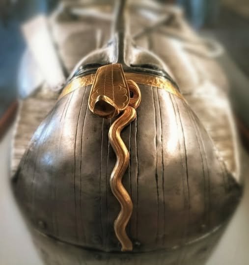 التابوت الفضى للملك بسوسنس الأول