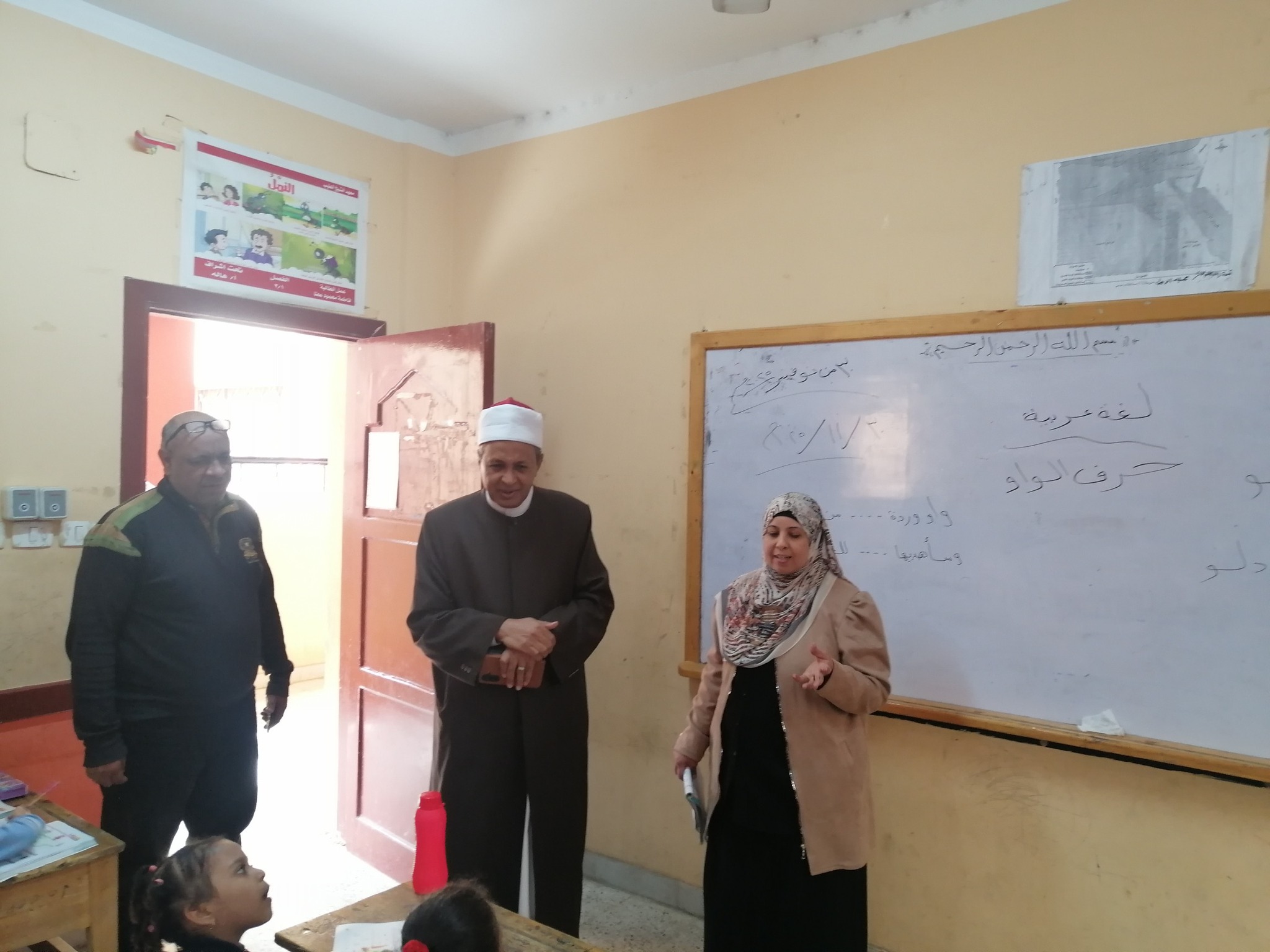 رئيس منطقة الأقصر الأزهرية يتابع سير الإختبارات الشهرية