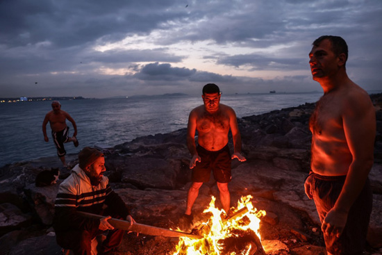 غواصون يتحدون الطقس (4)