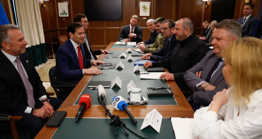 وزير الخارجية الأمريكي و  رستم عمروف