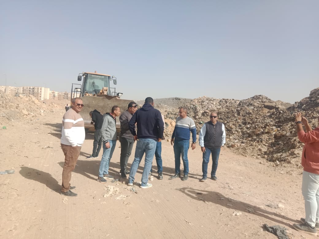وزارة البيئة تتابع شكاوى المخلفات بمقلب مدينة العبور وتتدخل للحل.. صور -  اليوم السابع