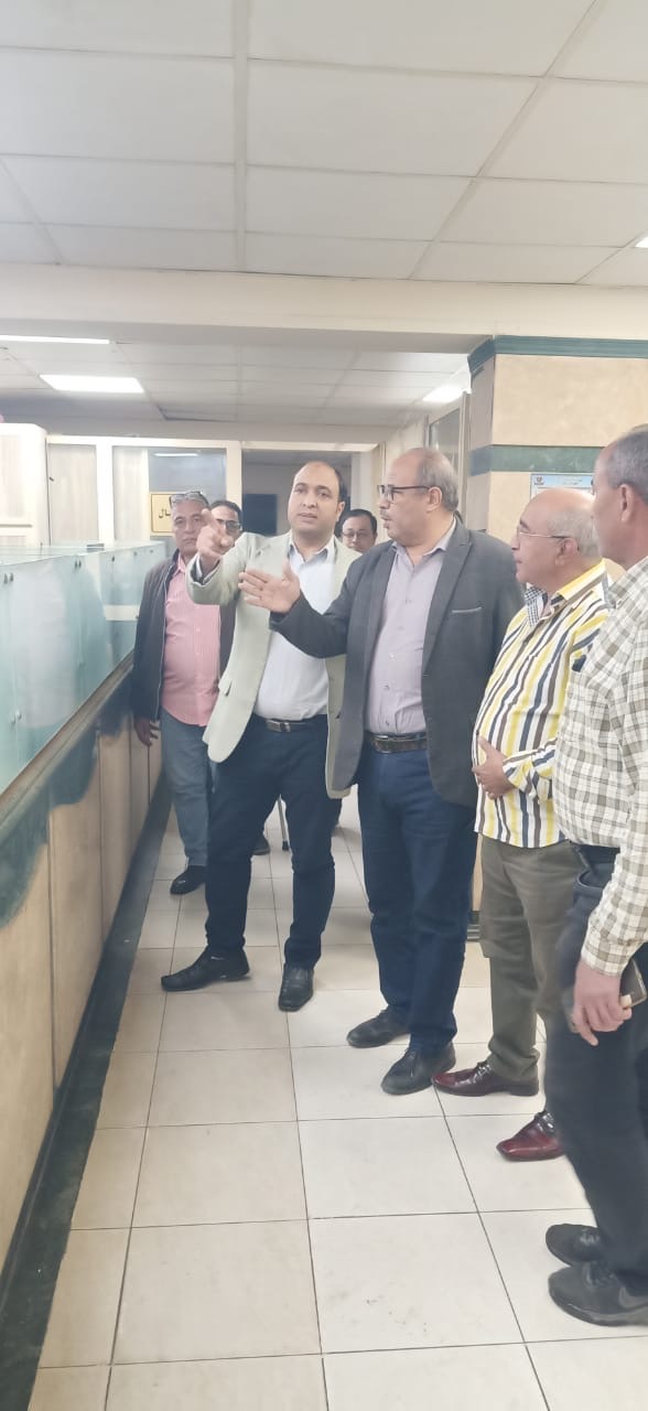 رئيس مياه الشرب بالجيزة يتفقد محطة جزيرة الدهب لمتابعة كفاءة التشغيل (2)