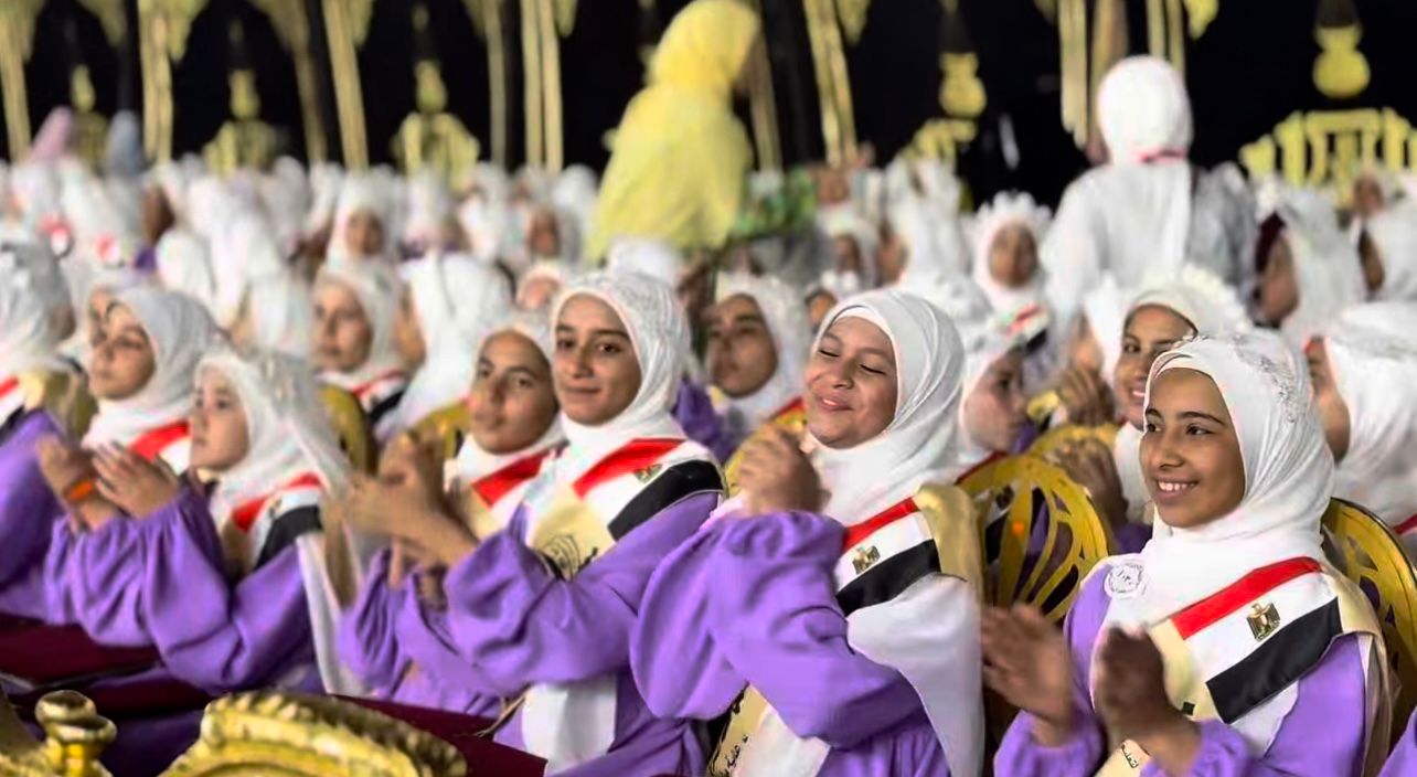 فرحة الطالبات بالتكريم