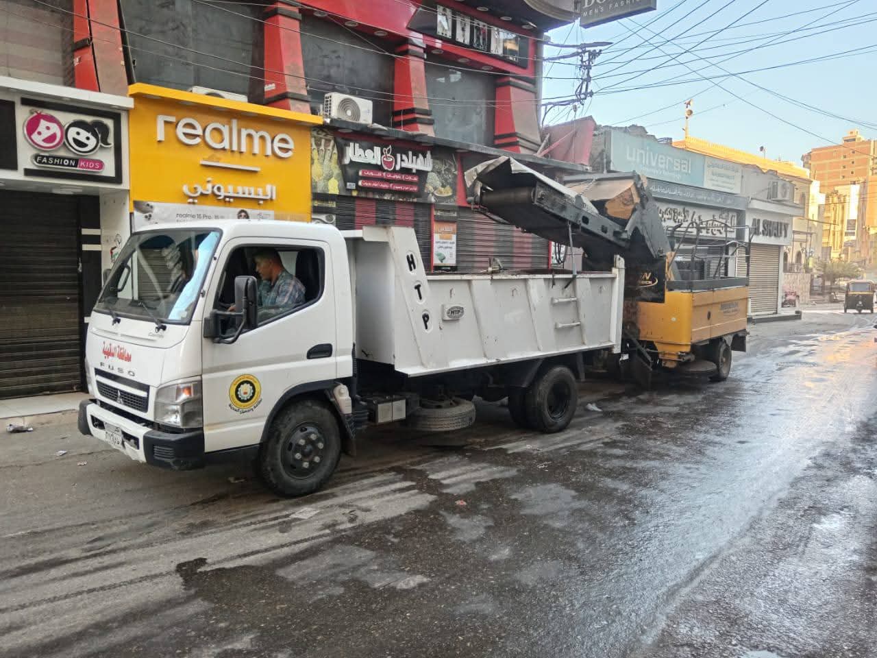 تنظيف وتجميل الشوارع الرئيسية بمنية النصر تنظيف وتجميل الشوارع الرئيسية بمنية النصر