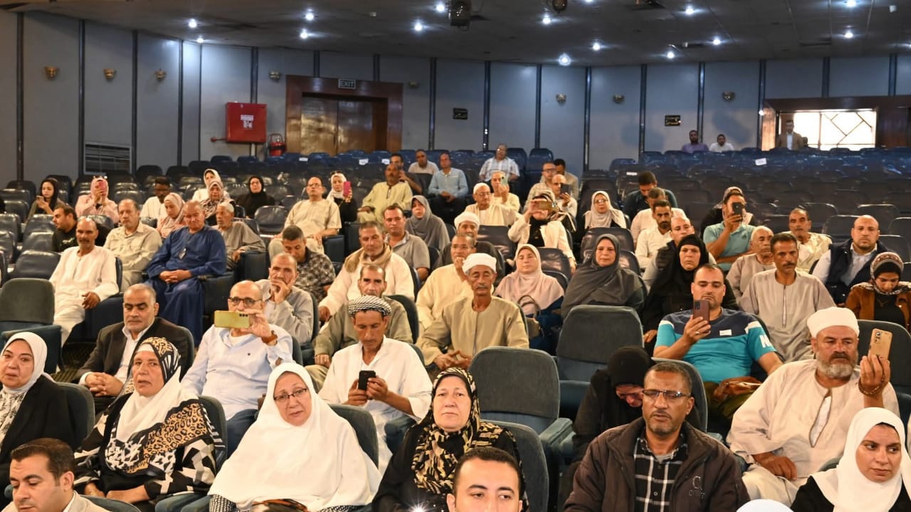 مظاهر الفرح على وجوه الفائزين بقرعة الحج فى البحيرة