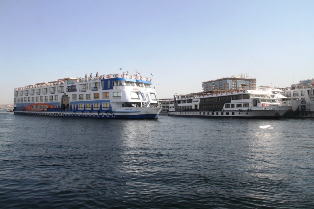 الفنادق العائمة